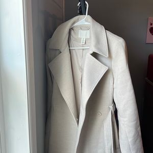 Excellent condition!! Cream trench coat from H&M barely used!!